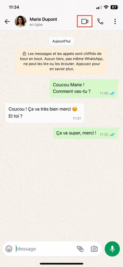 Icône caméra en haut de la conversation
